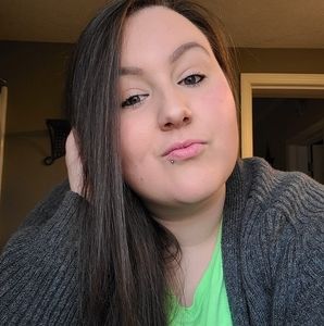 Meet your Posher, Casey